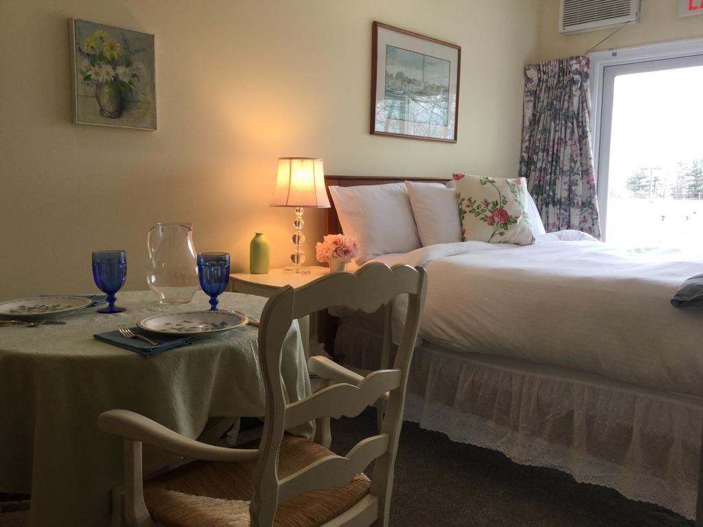 The Beach Rose Inn Уелс Екстериор снимка