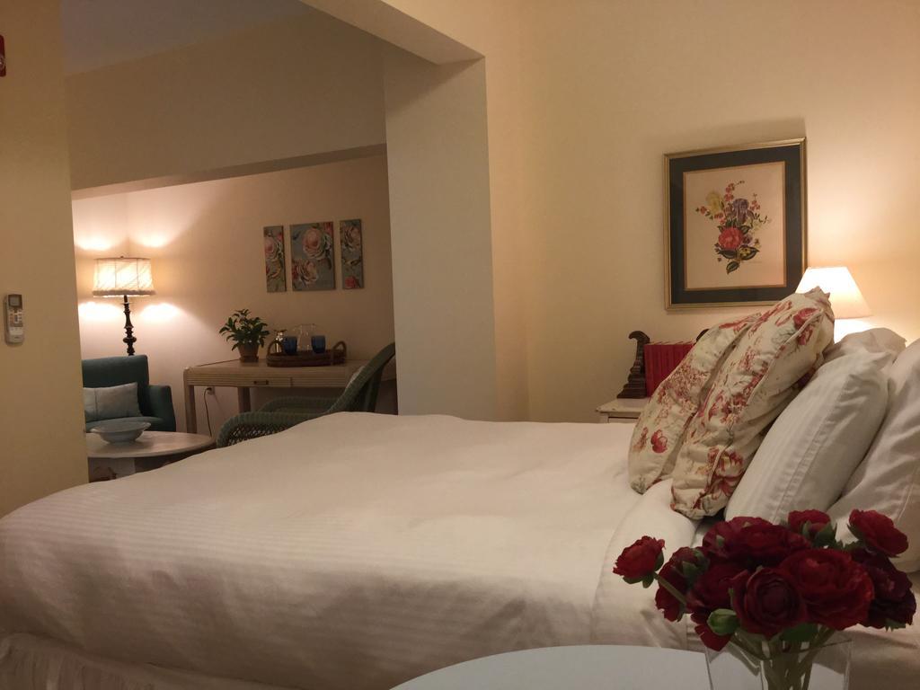 The Beach Rose Inn Уелс Екстериор снимка